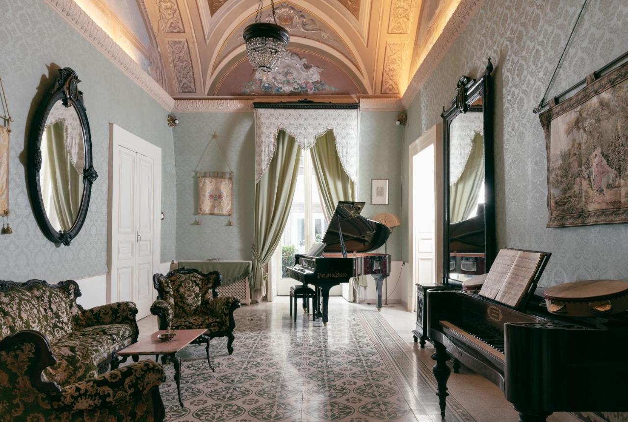 Отель Carafa Di Maddaloni Residenza Di Charme Неаполь Экстерьер фото