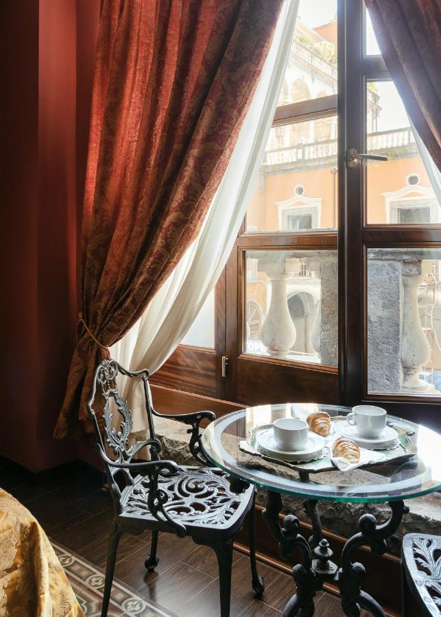 Отель Carafa Di Maddaloni Residenza Di Charme Неаполь Экстерьер фото