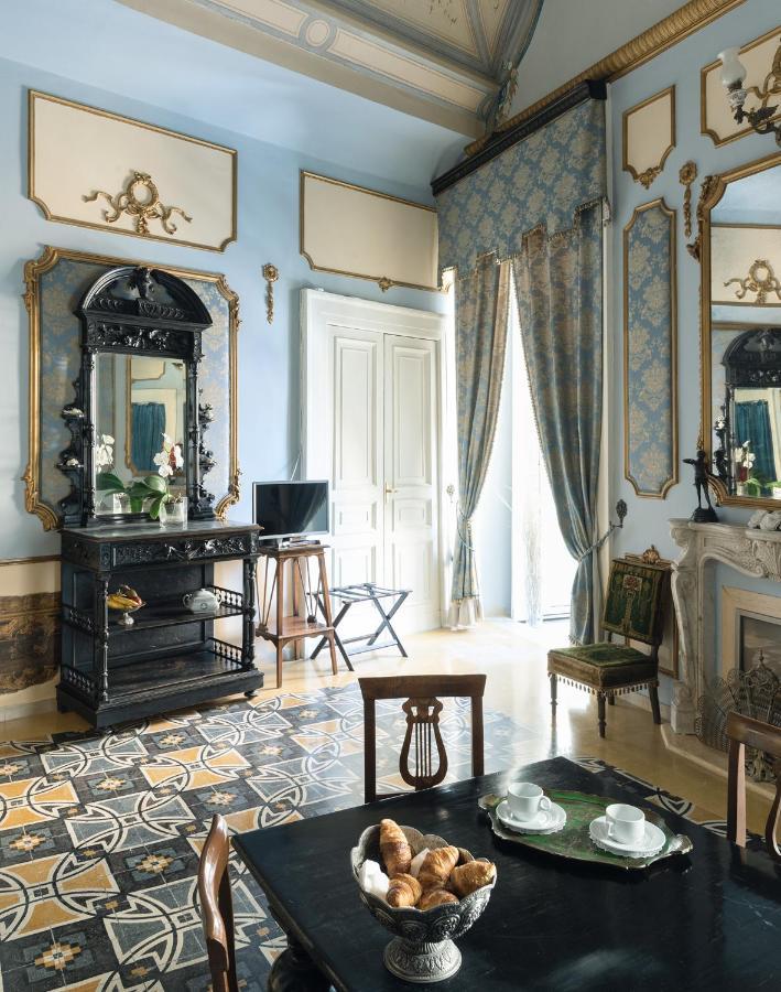 Отель Carafa Di Maddaloni Residenza Di Charme Неаполь Экстерьер фото