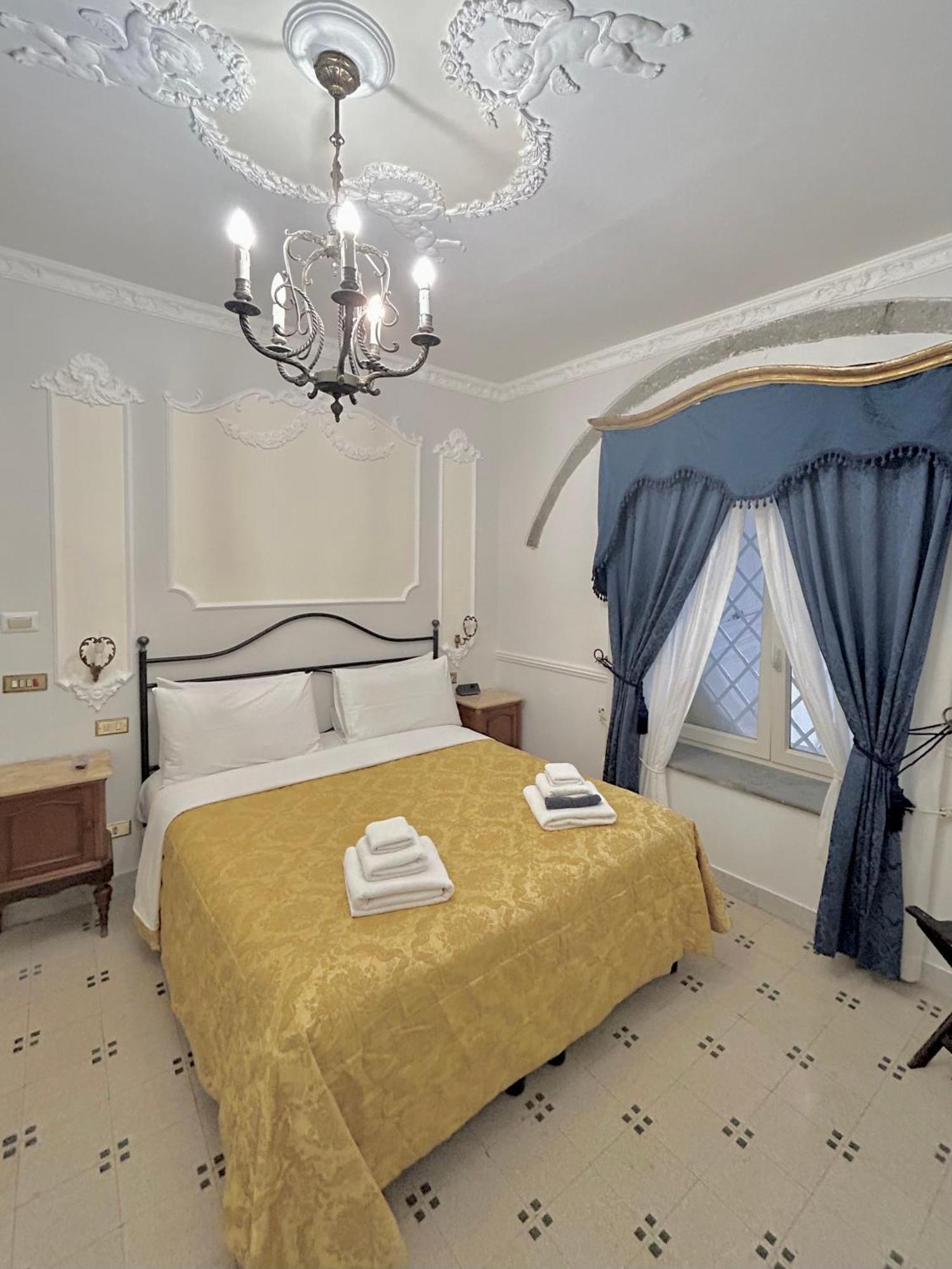 Отель Carafa Di Maddaloni Residenza Di Charme Неаполь Экстерьер фото