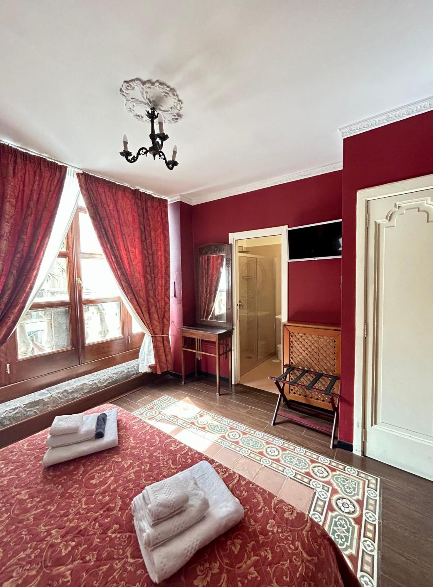 Отель Carafa Di Maddaloni Residenza Di Charme Неаполь Экстерьер фото